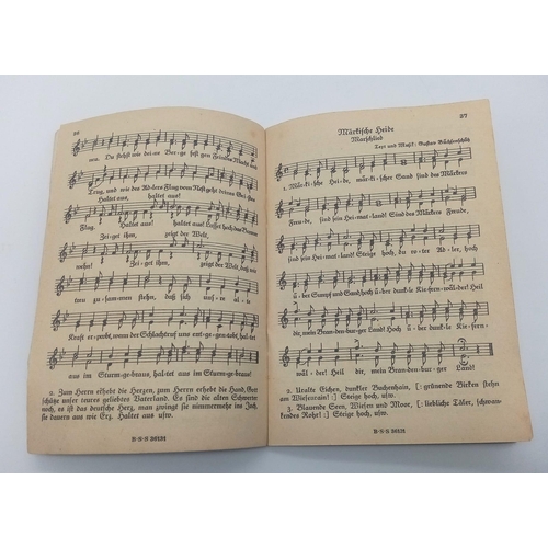 1086 - WW2 German Song Book No 2 (Red).