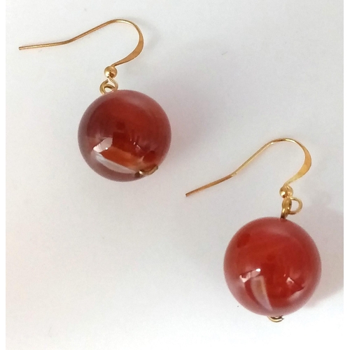 1397 - A PAIR OF RED JADE BALL EARRINGS IN YELLOW METAL .