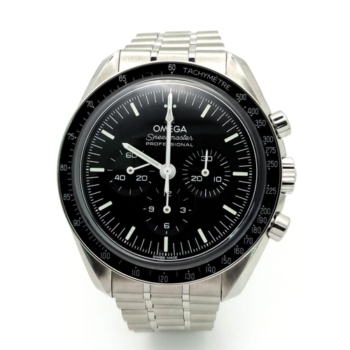 8 - An Omega Speedmaster Moonwatch Chronograph Gents Watch. Stainless steel bracelet and case - 42mm. Bl... 