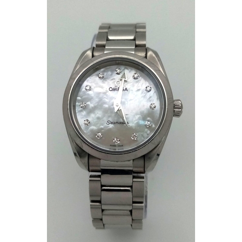 87 - An Omega Seamaster Aqua Terra Quartz Ladies Watch. Stainless steel bracelet and case - 28mm. Mother ... 