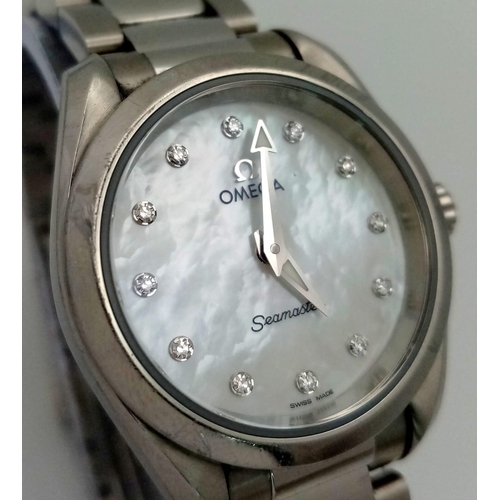 87 - An Omega Seamaster Aqua Terra Quartz Ladies Watch. Stainless steel bracelet and case - 28mm. Mother ... 