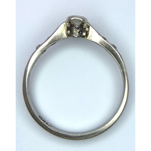 1461 - A VINTAGE 18K WHITE GOLD TWIN DIAMOND CROSSOVER ART DECO STYLE RING WITH DIAMOND SHOULDERS.  1.9gms ... 