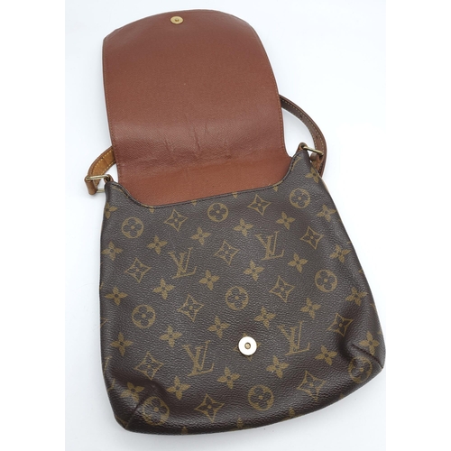 395 - Louis Vuitton Musette Salsa Bag.
Iconic design for everyday wear, which allows you to fit all of you... 