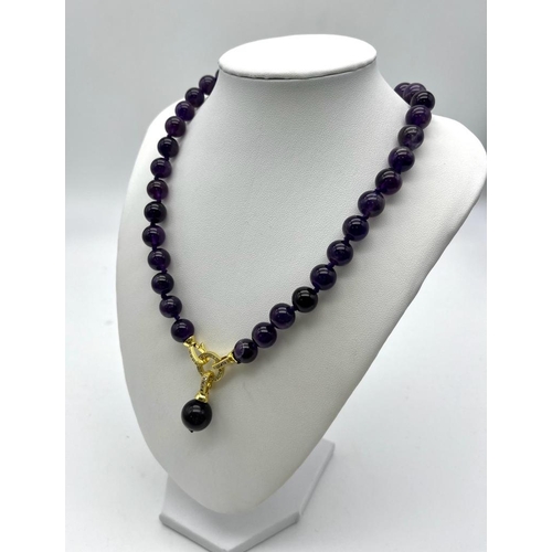 507 - A Wonderful Purple Amethyst Bead Necklace with Drop Down Pendant. 10mm beads. Decorative gilded snap... 