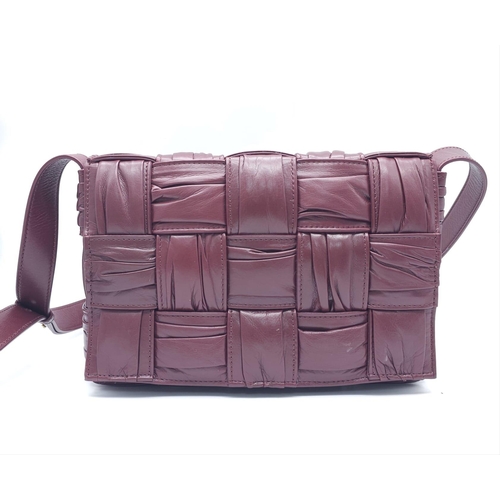 73 - Bottega Veneta Brick Cassette Bag.
Smooth burgundy leather, signature orthogonal weaving, adjustable... 