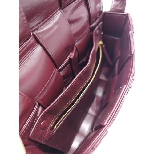 73 - Bottega Veneta Brick Cassette Bag.
Smooth burgundy leather, signature orthogonal weaving, adjustable... 