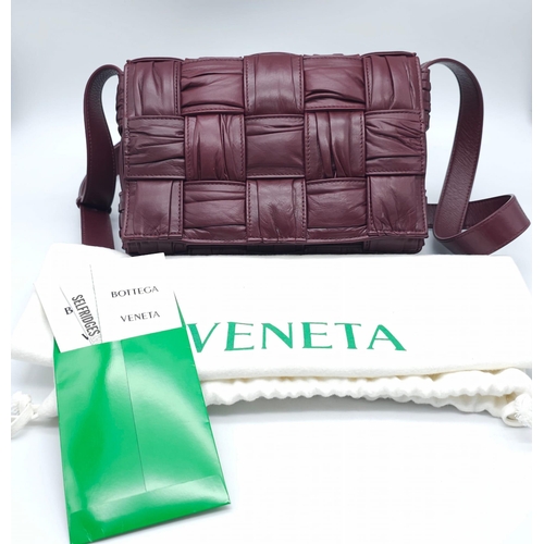 73 - Bottega Veneta Brick Cassette Bag.
Smooth burgundy leather, signature orthogonal weaving, adjustable... 