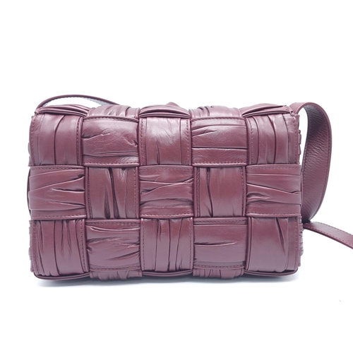 73 - Bottega Veneta Brick Cassette Bag.
Smooth burgundy leather, signature orthogonal weaving, adjustable... 