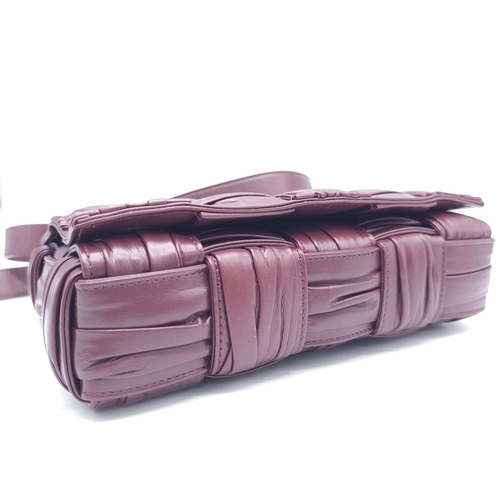 73 - Bottega Veneta Brick Cassette Bag.
Smooth burgundy leather, signature orthogonal weaving, adjustable... 