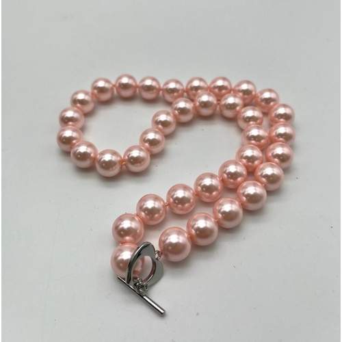 825 - A Charming Pink South Sea Pearl Shell Bead Necklace. 12mm shell beads. 44cm necklace length. Heart c... 