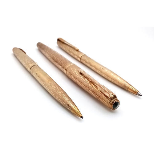 239 - A Wonderful Parker Pen 9K Gold Writing Set. Fountain, ballpoint and pencil in decorative bark-effect... 