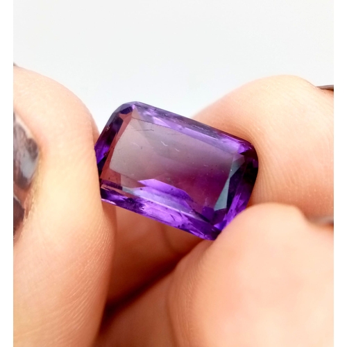 779 - A Single Unmounted Rectangular 6.2ct Amethyst. Boxed.
Ref: 7531