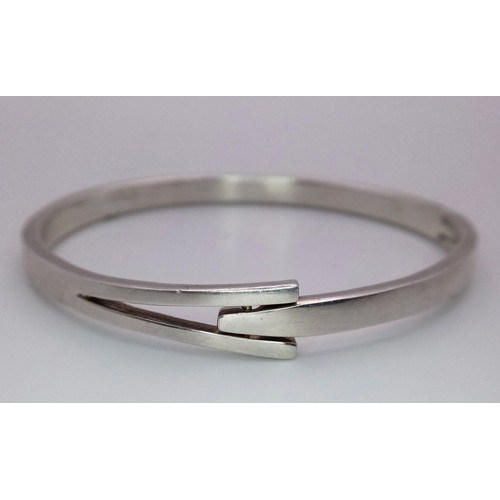 769 - A STERLING SILVER SOLID POLISHED HINGED BANGLE 26.7G
ref: SC 5070