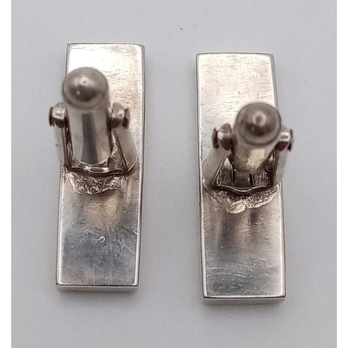 1094 - A PAIR OF SILVER INGOT CUFFLINKS .    16.7gms