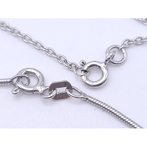 1572 - A collection of various Sterling Silver Necklaces.
Various lengths, ranging for 40cm-48cm with a Pea... 