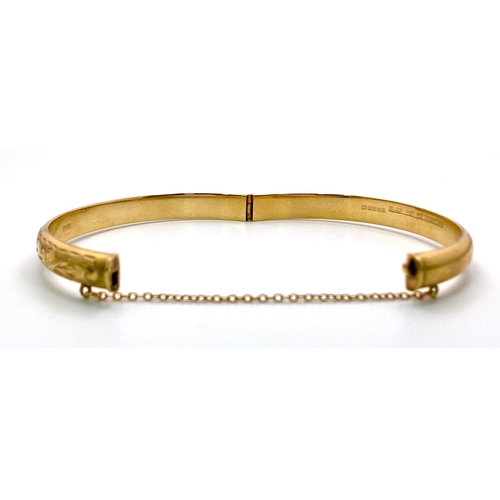 1483 - A Vintage 9K Yellow Gold Clip Bangle - with safety chain. Full UK hallmark. 6cm inner diameter. 8.45... 