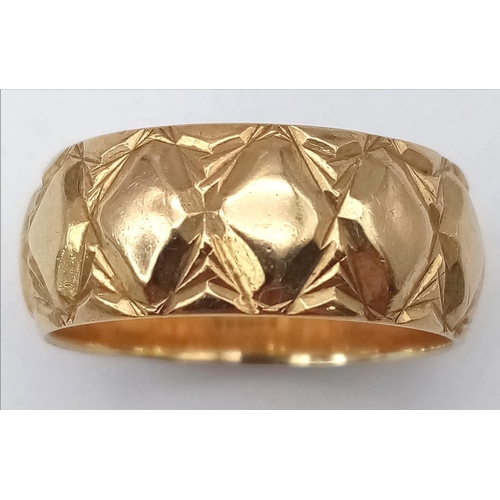 1350 - A Vintage 9K Yellow Gold Band Ring with Diamond-Shape Engraved Decoration. Size N. 5.14g weight.