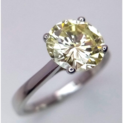 1553 - An 18K White Gold and 2.47ct VVS Yellow Diamond Ring. A brilliant round cut dancing centrepiece - No... 