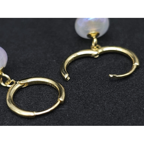 1595 - Gold Plated, Sterling Silver Freshwater Pearl Earrings.
Weight: 1.4g