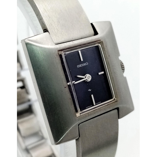 1160 - A Lovely Vintage Seiko Ladies Watch. Stainless steel bracelet and case - 25mm. Blue dial. Mechanical... 