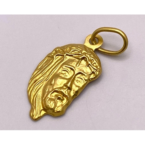 1644 - An 18K Yellow Gold Jesus Pendant. 25mm. 1g.