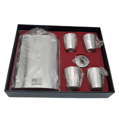 1324 - Parachute Regiment Hip Flask Set.