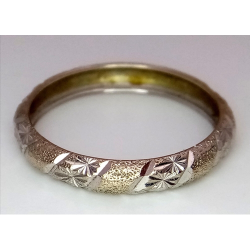 1443 - A vintage 9K white gold band ring with flower motif surrounded. Total weight 1.62G. Size T/U