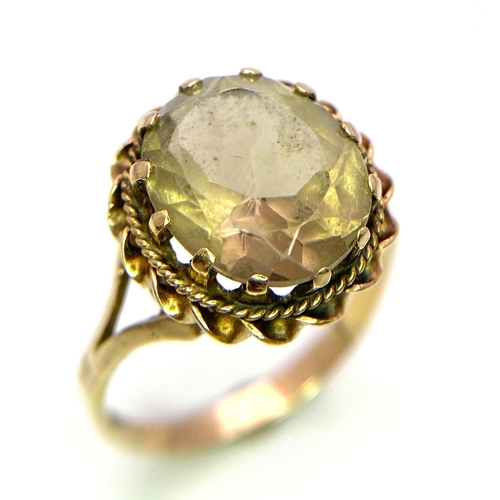 1569 - A Vintage 9K Yellow Gold Smoky Quartz Ring. Central faceted smoky quartz in a claw setting. Size Q. ... 