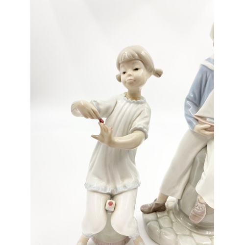 1661 - A Selection of Two Lladro Figurines. 22cm tallest piece.