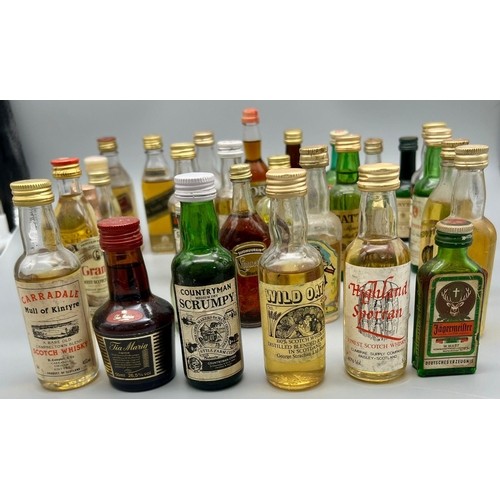 682 - A selection of assorted of miniature bottles of booze. See pictures for more info.