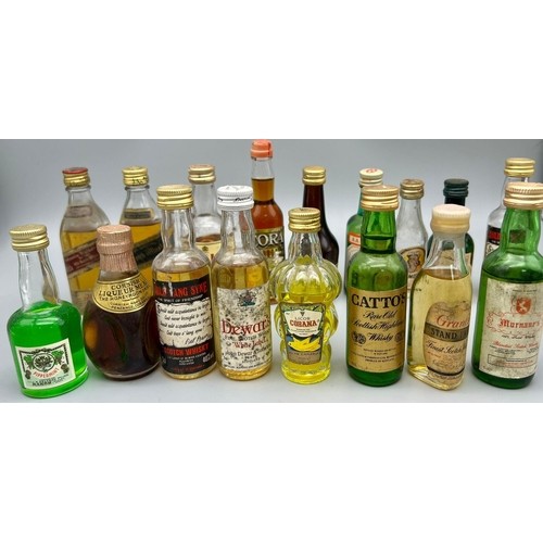 682 - A selection of assorted of miniature bottles of booze. See pictures for more info.