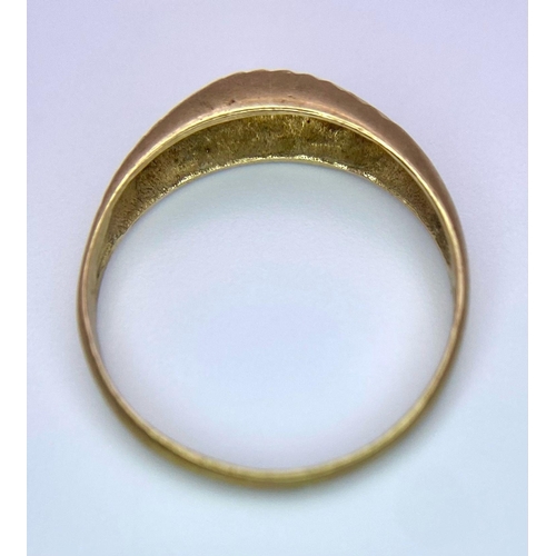 1005 - A Vintage 9K Yellow Gold Ridge Ring. Size N. 1.45g weight.