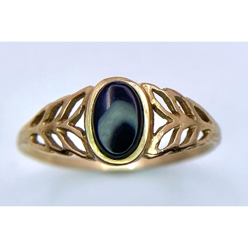 1021 - A Vintage 9K Yellow Gold Black Onyx Decorative Pierced Ring. Size J. 0.88g total weight.