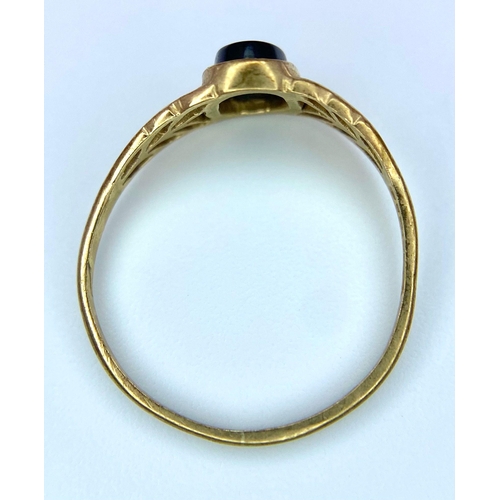 1021 - A Vintage 9K Yellow Gold Black Onyx Decorative Pierced Ring. Size J. 0.88g total weight.