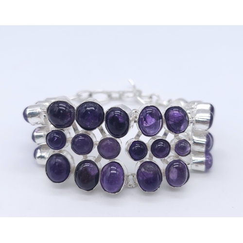 168 - A sophisticated bracelet with large amethyst cabochons. Length: 17-22 cm, weight: 56.6 g. In a prese... 