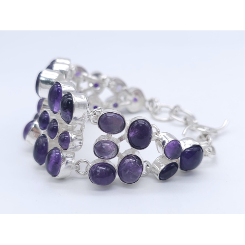 168 - A sophisticated bracelet with large amethyst cabochons. Length: 17-22 cm, weight: 56.6 g. In a prese... 