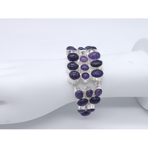 168 - A sophisticated bracelet with large amethyst cabochons. Length: 17-22 cm, weight: 56.6 g. In a prese... 