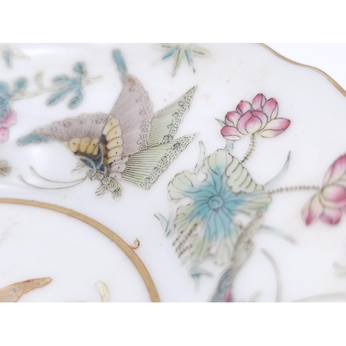 440 - A set of 4 Daoguang (1820-1850) Era Dishes.
Beautifully decorated with a iridescent floral & butterf... 