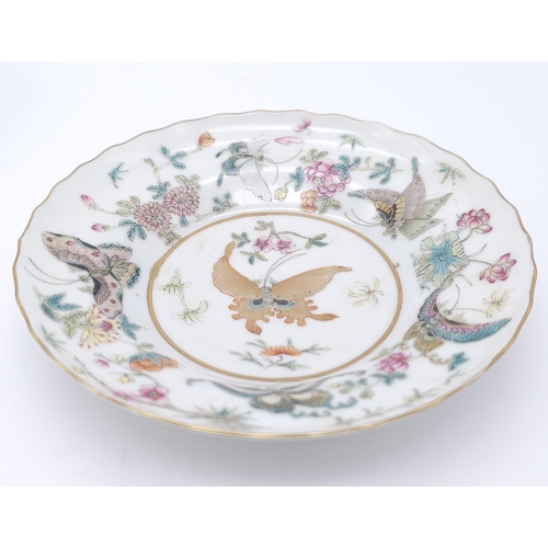 440 - A set of 4 Daoguang (1820-1850) Era Dishes.
Beautifully decorated with a iridescent floral & butterf... 