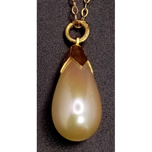 926 - A Vintage 9k Yellow Gold and Teardrop Pearl Pendant on a 9K Yellow Gold Disappearing Necklace. 20mm ... 