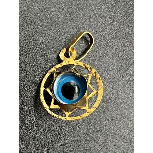 1081 - An 18 K yellow gold charm with the evil eye. Weight: 0.3 g.