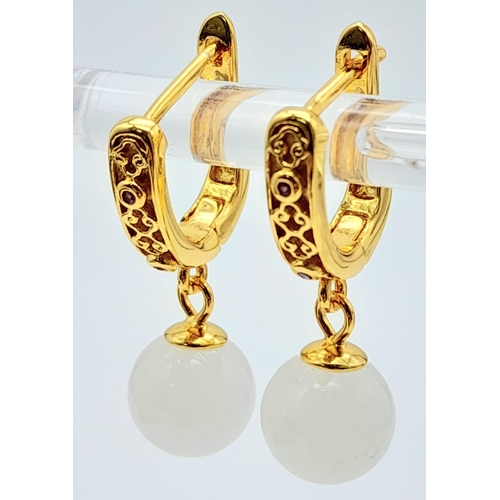 1729 - Pair of Gold Plated, Silver Jade Earrings.
Drop measures 2cm.
Weight: 4.04g