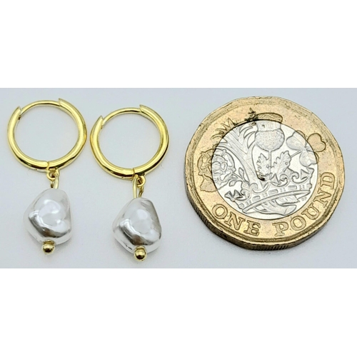 1750 - Gold Plated, Silver Pearl Earrings.
Drop measures 1cm.
Weight: 1.38g