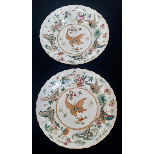 440 - A set of 4 Daoguang (1820-1850) Era Dishes.
Beautifully decorated with a iridescent floral & butterf... 