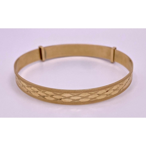 736 - A Vintage 9K Yellow Gold Expandable Child's Bangle. Geometric pattern decoration. 7.17g total weight... 