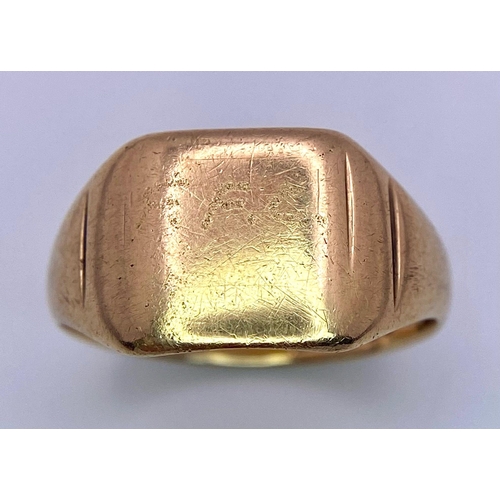 911 - A Vintage 9K Yellow Gold Signet Ring. 4.1g weight. Size Q.