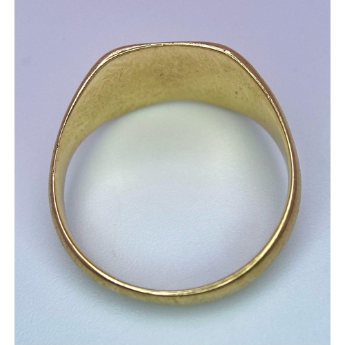 911 - A Vintage 9K Yellow Gold Signet Ring. 4.1g weight. Size Q.