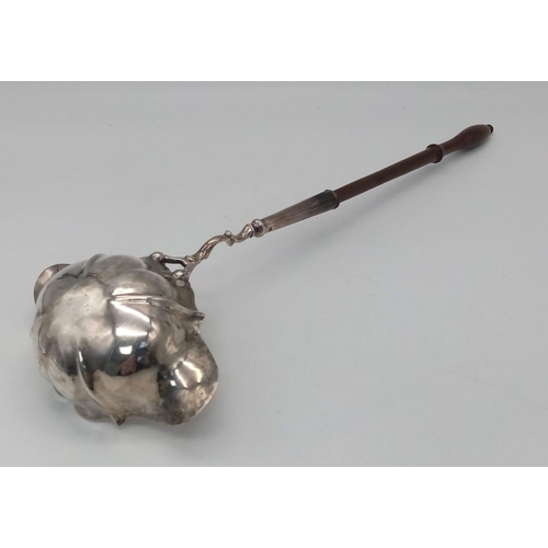 134 - A GEORGIAN SILVER PUNCH LADLE CIRCA 1810 AND MADE IN LONDON , WEIGHING 66.8gms and 30cms IN LENGTH ,... 