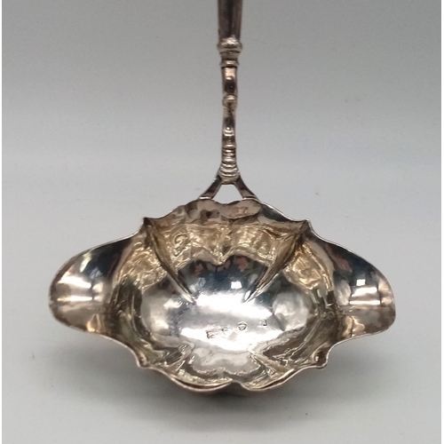 134 - A GEORGIAN SILVER PUNCH LADLE CIRCA 1810 AND MADE IN LONDON , WEIGHING 66.8gms and 30cms IN LENGTH ,... 