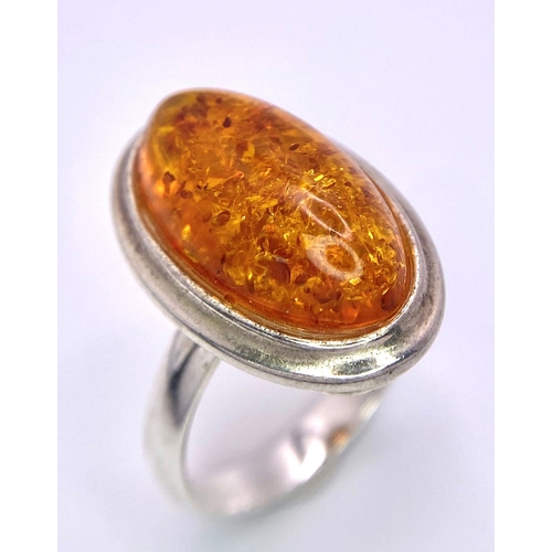 1342 - 2X fancy 925 silver cabochon Amber solitaire rings. Total weight 14.5G. Size: U and S.